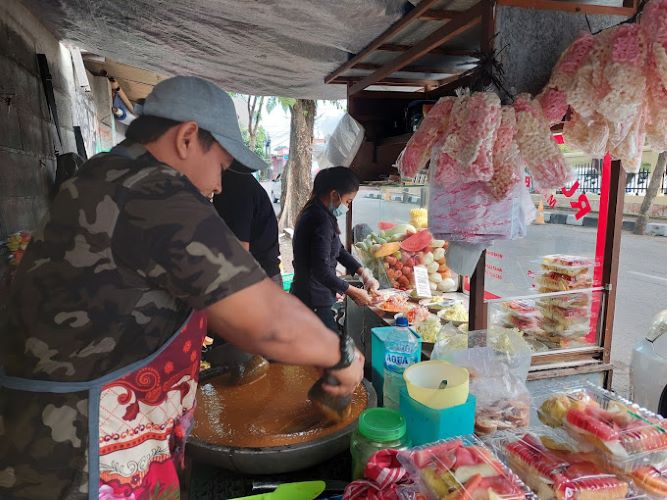 Wisata Kuliner Viral Pinggir Jalan Omzet Ugal-ugalan 500 kg Buah Habis Sekali Jual : Rujak Uleg Mas Bendol