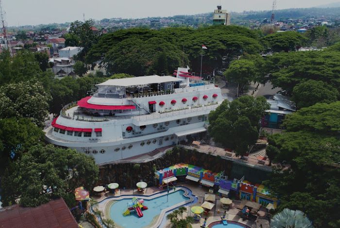 Lagi Hits Banget Staycation Murah di Hotel Unik dan Friendly Kids Cocok Buat Kamu Yang Sayang Anak: Kapal Garden Batu Malang