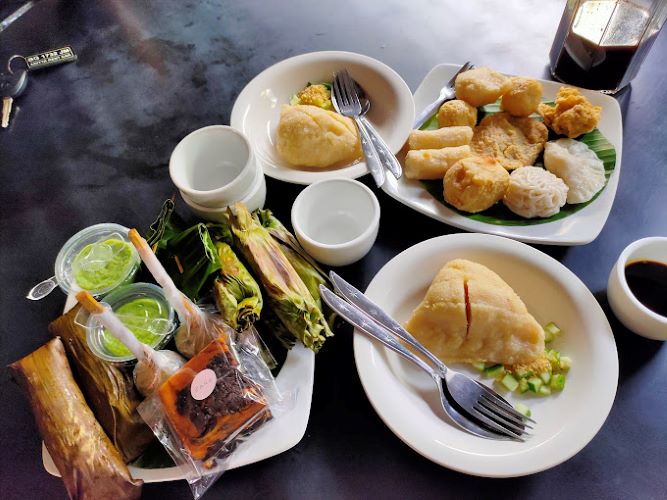 Jadi Ikon Kuliner Tradisional Palembang: Pempek ini Rekomendasi Banget Buat Kulineran di Kota Sungai Musi