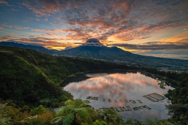 10 Tempat Wisata di Wonosobo Terbaru 2024 Udara Sejuk Bikin Liburan Jadi Amat Menyenangkan