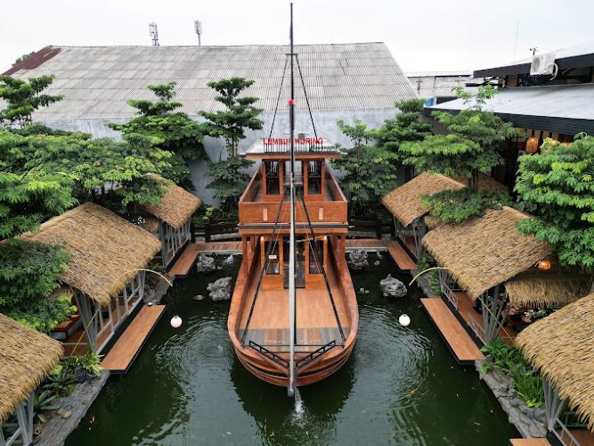 Berasa Makan di Atas Titanic! Resto Seafood di Depok Viral Instagramable Banget Kulineran di Atas Kapal Pinisi