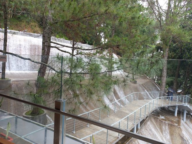 Ngga Sulit Ko! Ini Panduan dan Tips Healing Bawa Keluarga ke Waterfall Puncak Bogor Air Terjun Buatan Terbesar di Indonesia