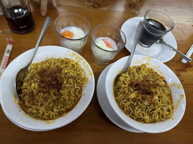 Enggak Perlu ke Medan! Warung Indomie Banglades Paling Terkenal 