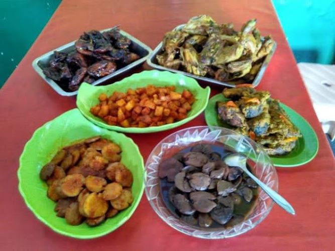 Nasi Uduk H.Syahrin 5683: Kuliner Betawi Paling Favorit & Legendaris di Jakarta Terkenal Dengan Semur Jengkolnya