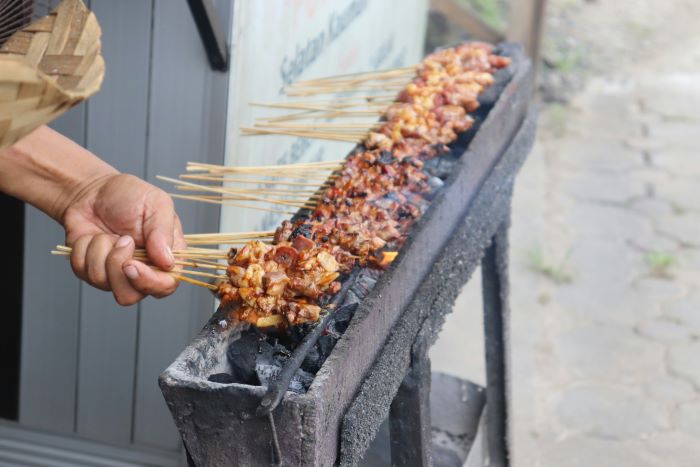 Rekomendasi Kuliner Terbaik di Lombok yang Wajib Dicoba: Dari Sate Rembiga hingga Ayam Rarang