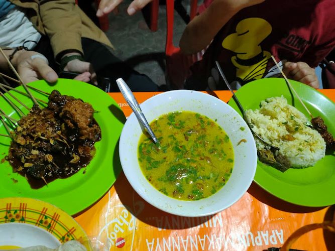 Belum ke Cirebon Kalau Belum Cicip Ikon Kulinernya : Ini Top 5 Empal Gentong Di Cirebon yang Harus Kamu Nikmati