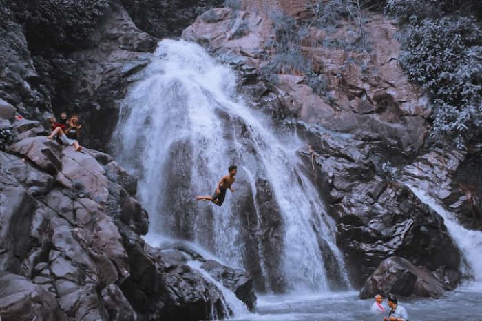 Air Terjun Lubuk Hitam Destinasi Wisata Terindah dengan Keunikan Air Terjunnya yang Memiliki Tiga Tingkat