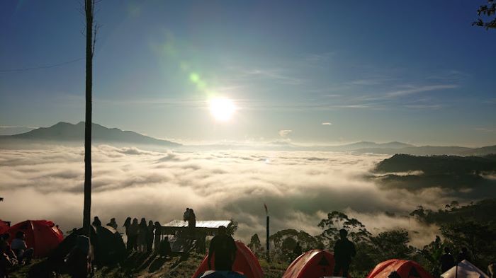 Bukit Embun, Wisata Negeri di Atas Awan yang Memukau di Lampung Barat