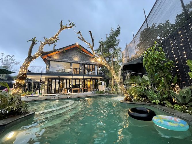 Rekomendasi Villa Baru di Puncak Bogor Rasa Ubud Bali: Staycation Affordable Kapasitas Besar Hingga 25 Orang