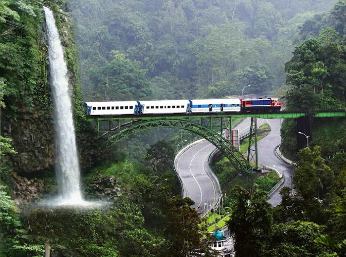 Mana Yang Sudah Kamu Jelajahi ?? Ini Top 7 Air Terjun Eksotis di Sumatera Barat Untuk Ngisi Jadwal Liburan Kamu & Keluarga