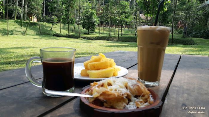 Family Resto Outdoor Viral di Bogor: Kuliner Puyuh Goreng Khas Sunda Gratis Kopi Plus Kolam Renang View Gunung Salak