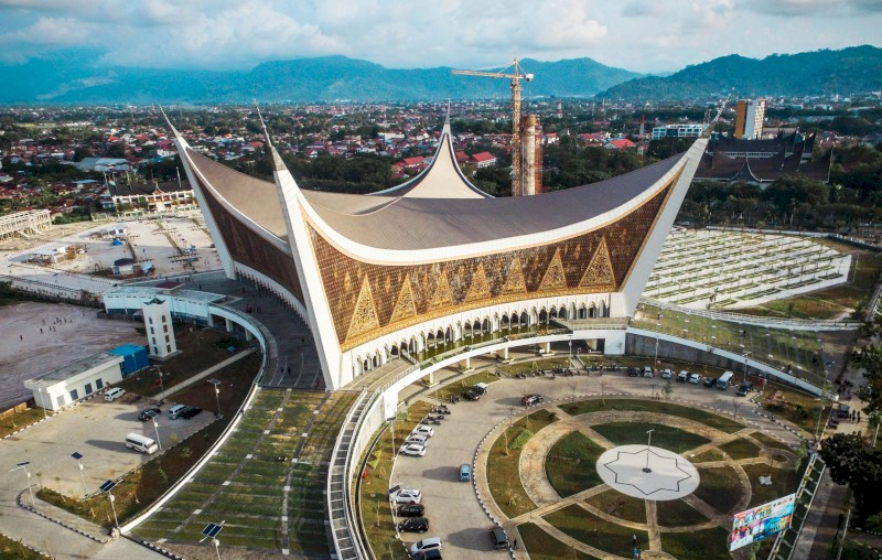 Wisata Religi di Padang, Masjid Raya Sumatera Barat Keunikan Arsitektur dan Daya Tarik Wisata Religi di Kota Padang