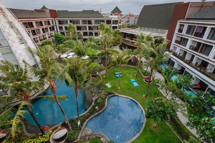 Hotel Terbesar di Bali? Dari Depan Biasa Aja Nggak Tau nya Besar Banget Mana Murah Lagi!