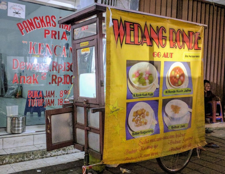 Wedang Ronde Legendaris di Gang Aut Bogor: Ronde Ibu Neneng yang Sudah Terkenal Sejak Lama