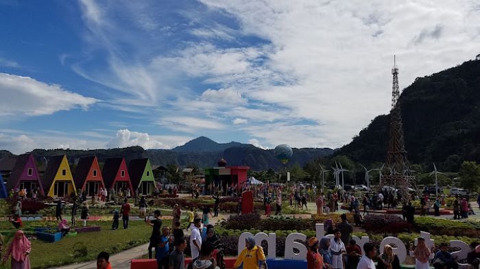 7 Tempat Wisata Viral di Sumatera Barat Mirip Luar Negeri : Liburan Nggak Perlu Jauh-jauh ke Luar Negeri !!